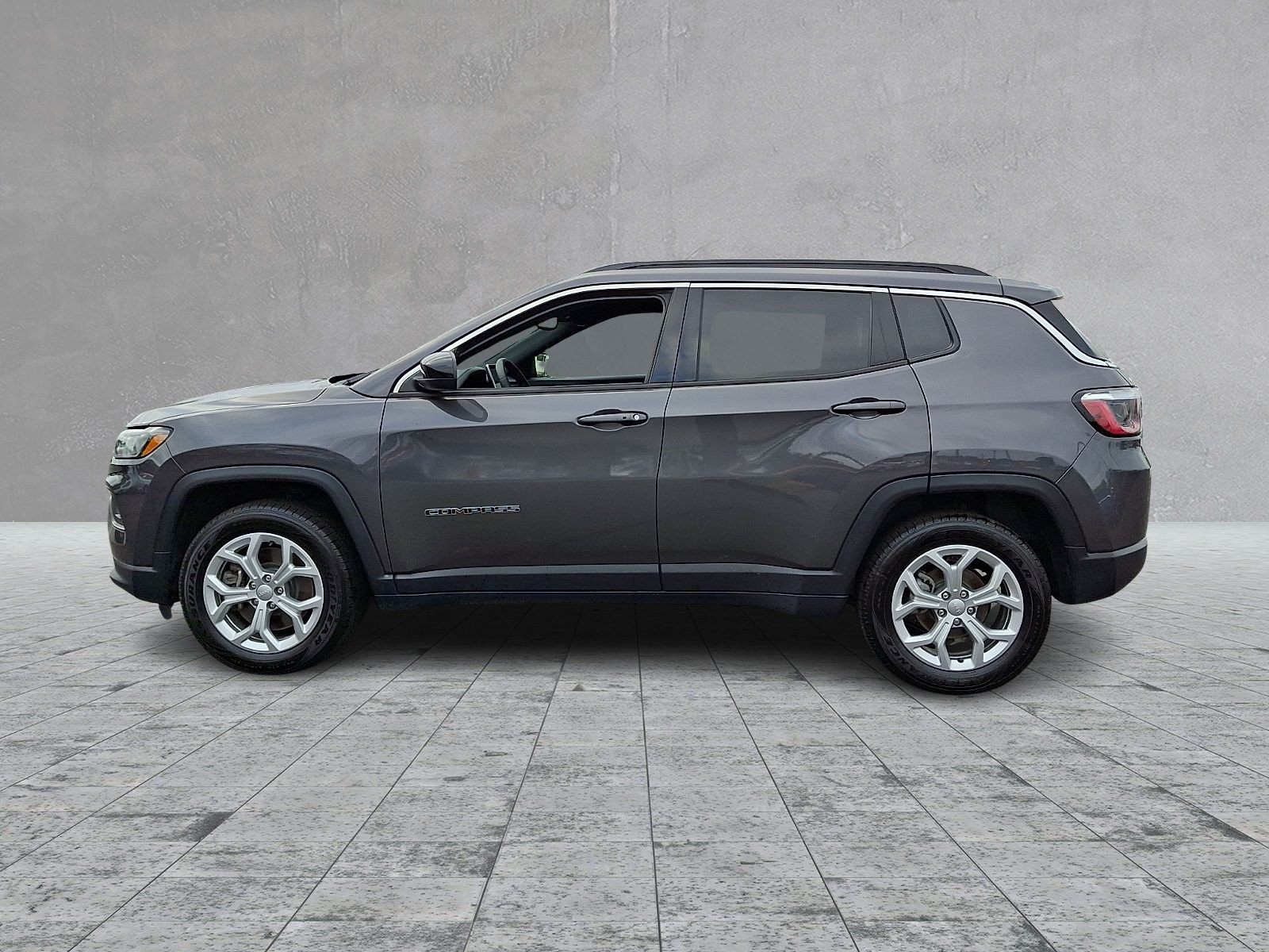 Used 2024 Jeep Compass Latitude AWD/4WD image 7