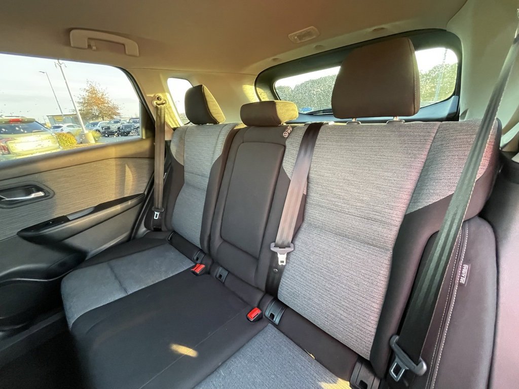 Used 2023 Nissan Rogue SV image 25