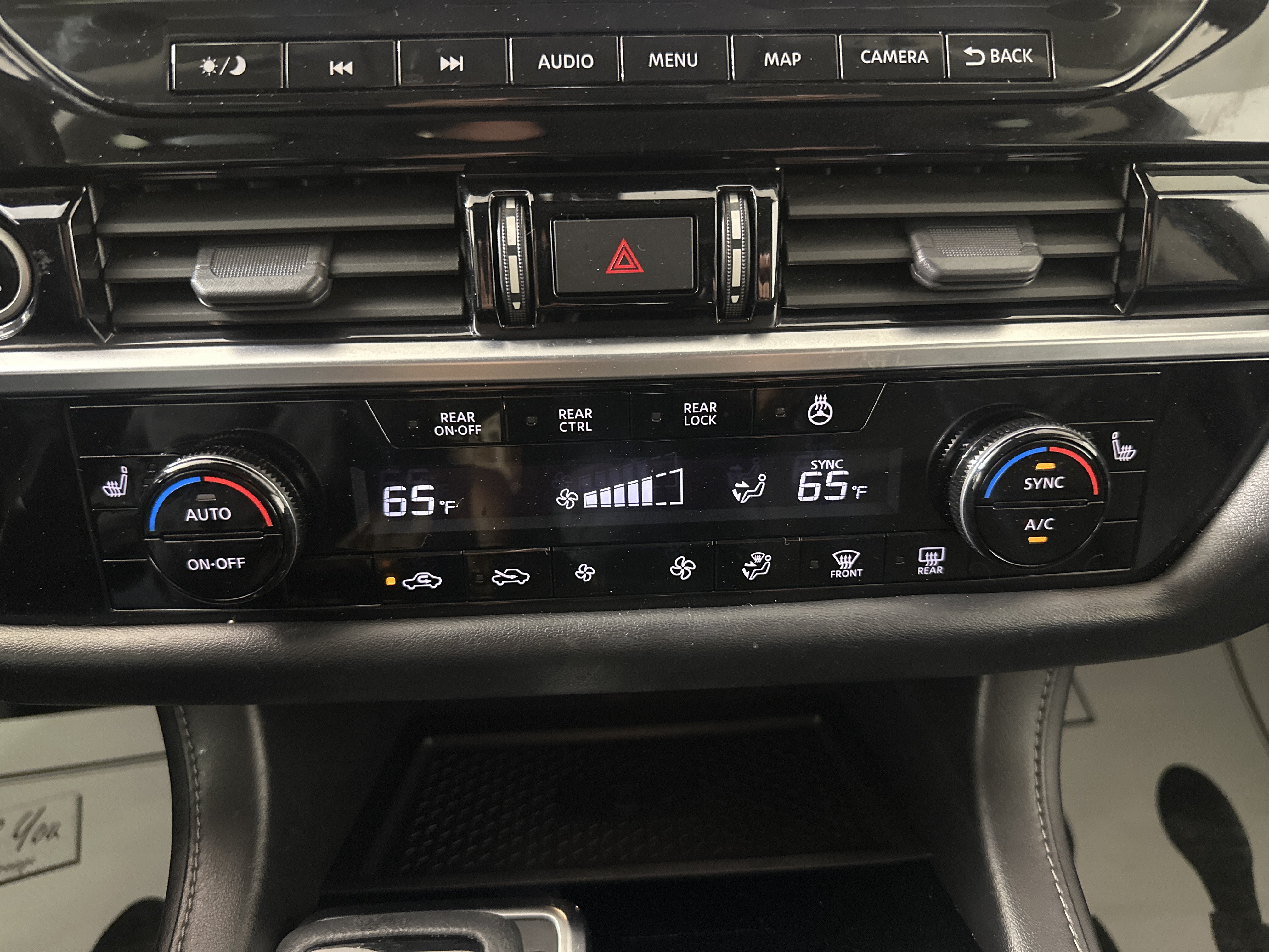 Used 2023 Nissan Pathfinder SL AWD/4WD image 19