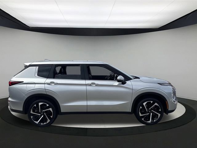 Used 2024 Mitsubishi Outlander SE Black Edition image 5