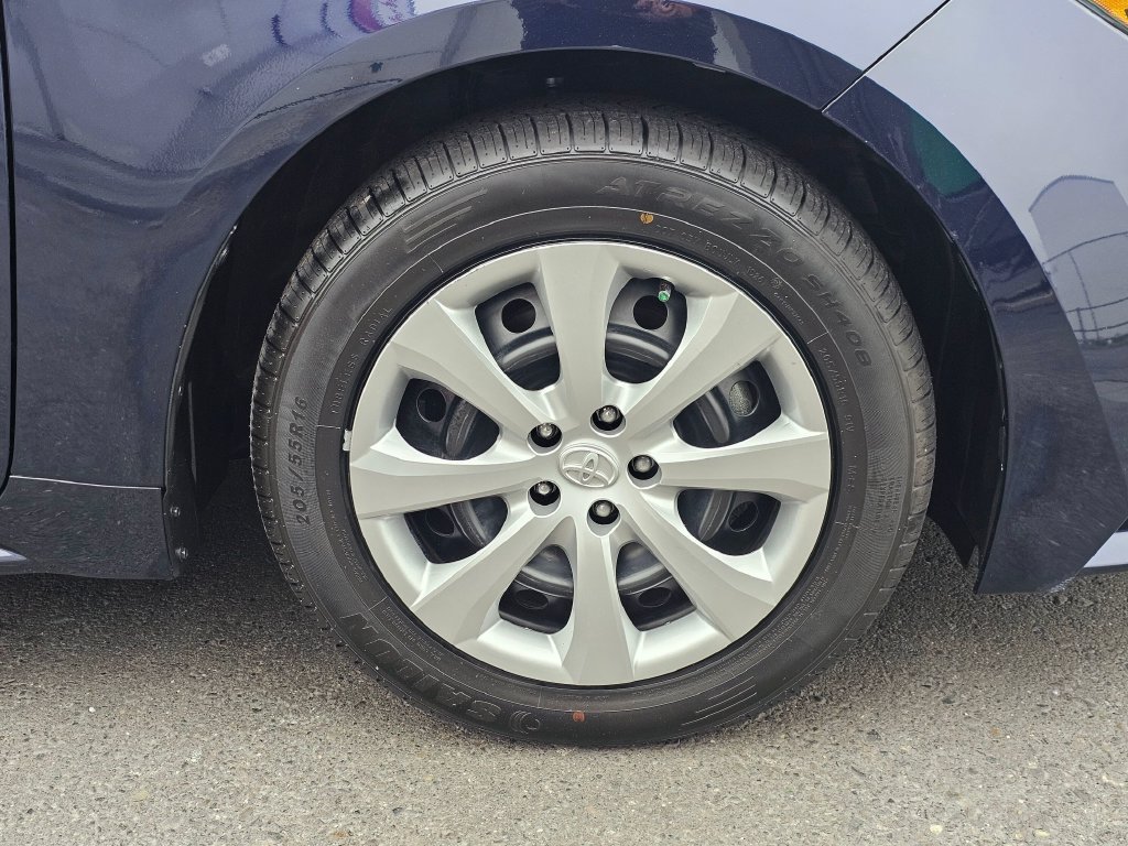 Certified 2025 Toyota Corolla LE FWD image 9
