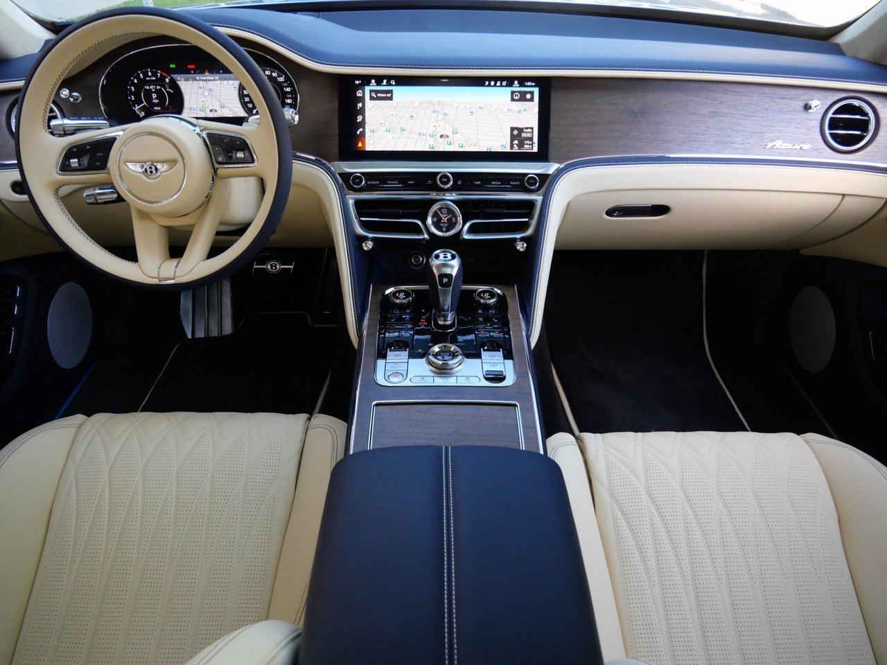 New 2026 Bentley Flying Spur Azure image 4