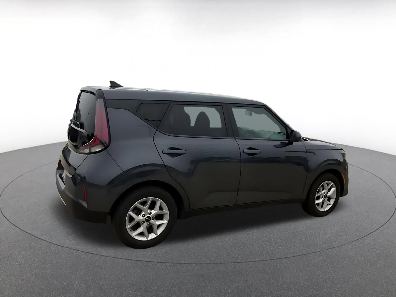 Used 2025 Kia Soul LX w/ LX Technology Package FWD image 13