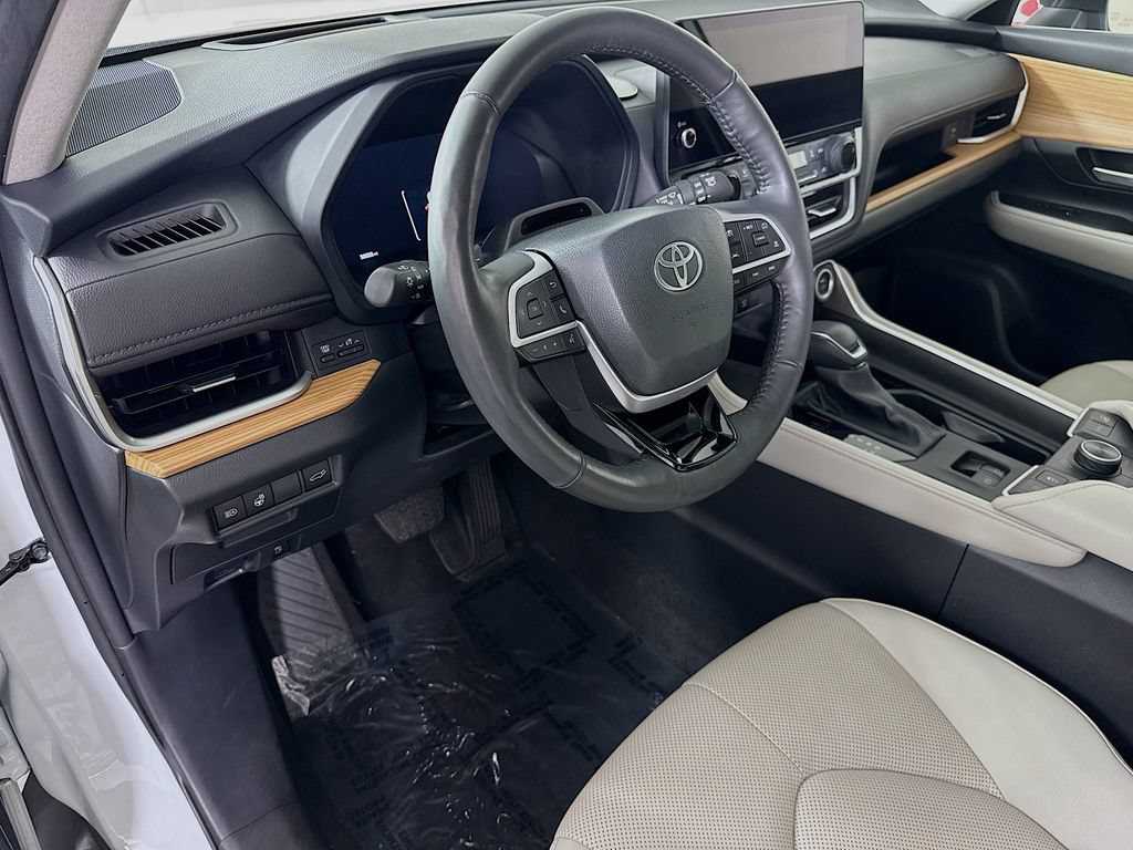 Used 2024 Toyota Grand Highlander AWD image 19