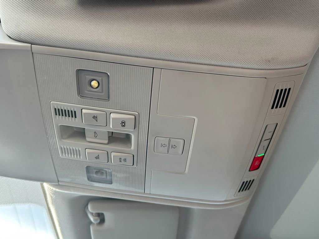 Used 2022 Volkswagen Taos SEL w/ Panoramic Sunroof Package image 29