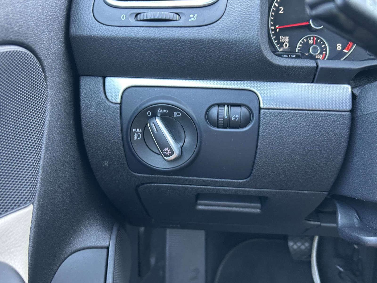 Used 2015 Volkswagen Eos Executive FWD image 20