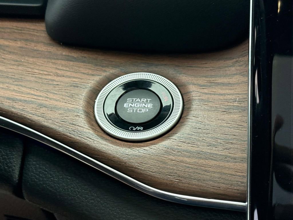 Used 2023 Jeep Grand Cherokee Summit AWD/4WD image 39