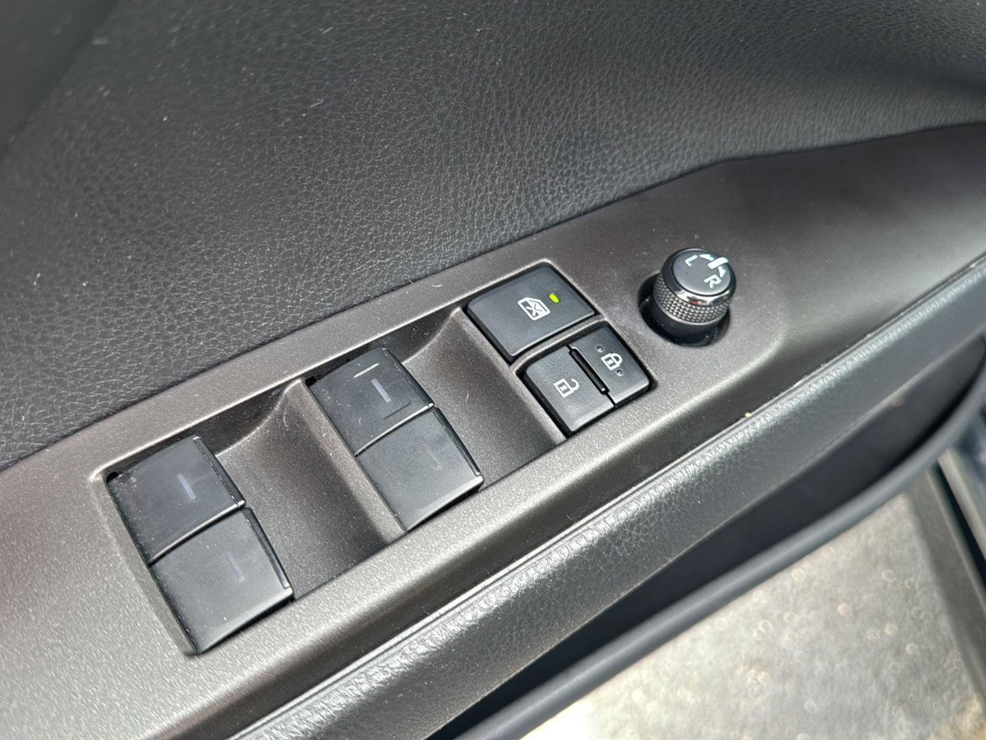 Used 2022 Toyota Camry SE w/ Convenience Package FWD image 18