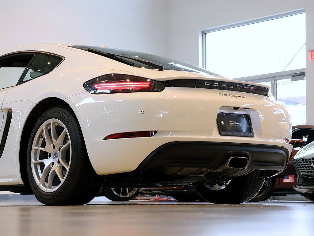 Used 2021 Porsche 718 Cayman image 32