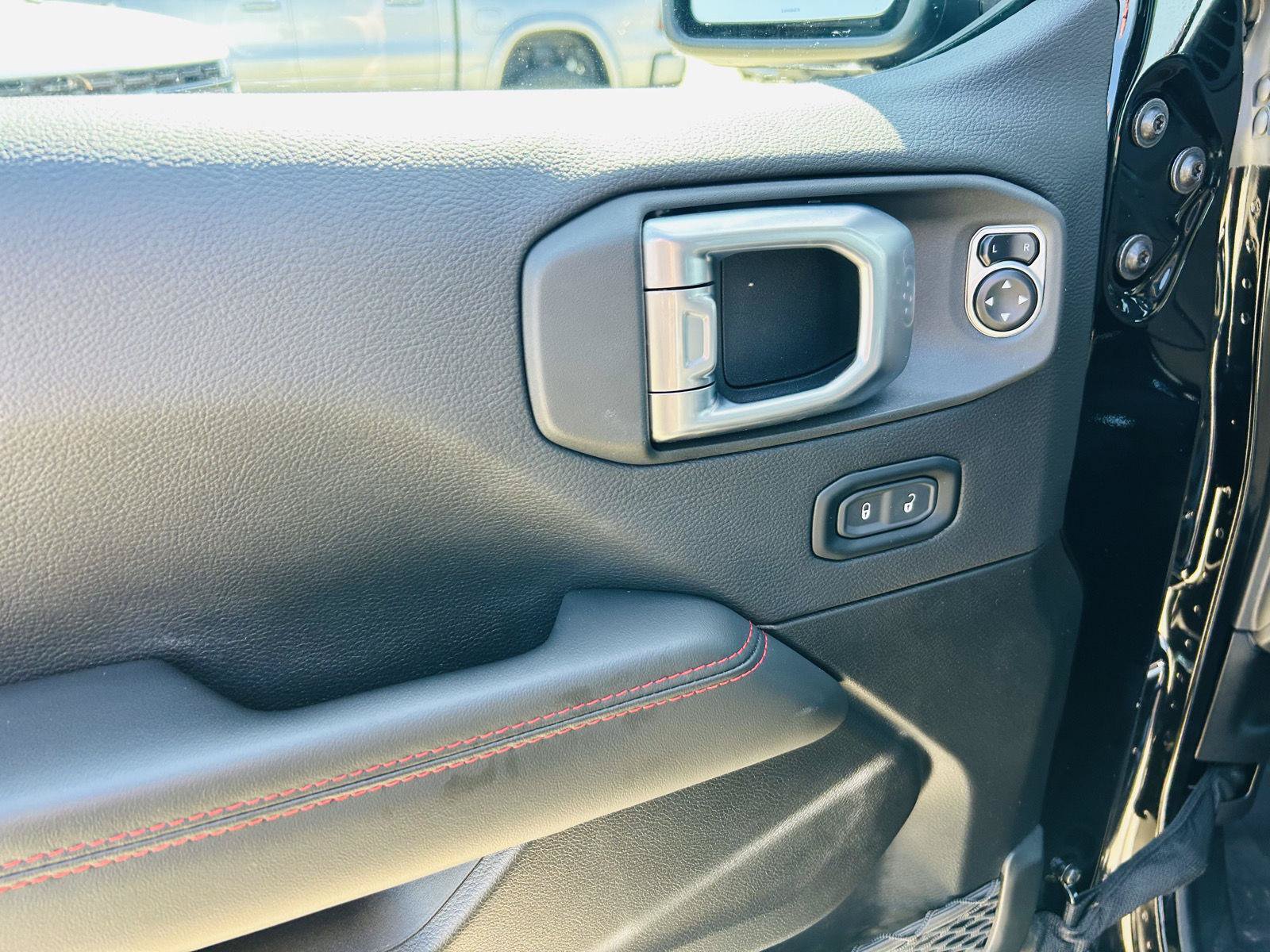 Used 2024 Jeep Gladiator Rubicon AWD/4WD image 15
