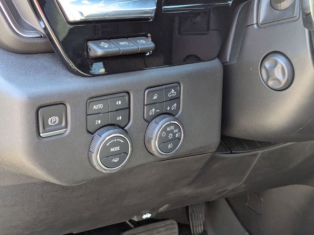 Used 2024 Chevrolet Silverado 1500 High Country w/ Technology Package AWD/4WD image 19
