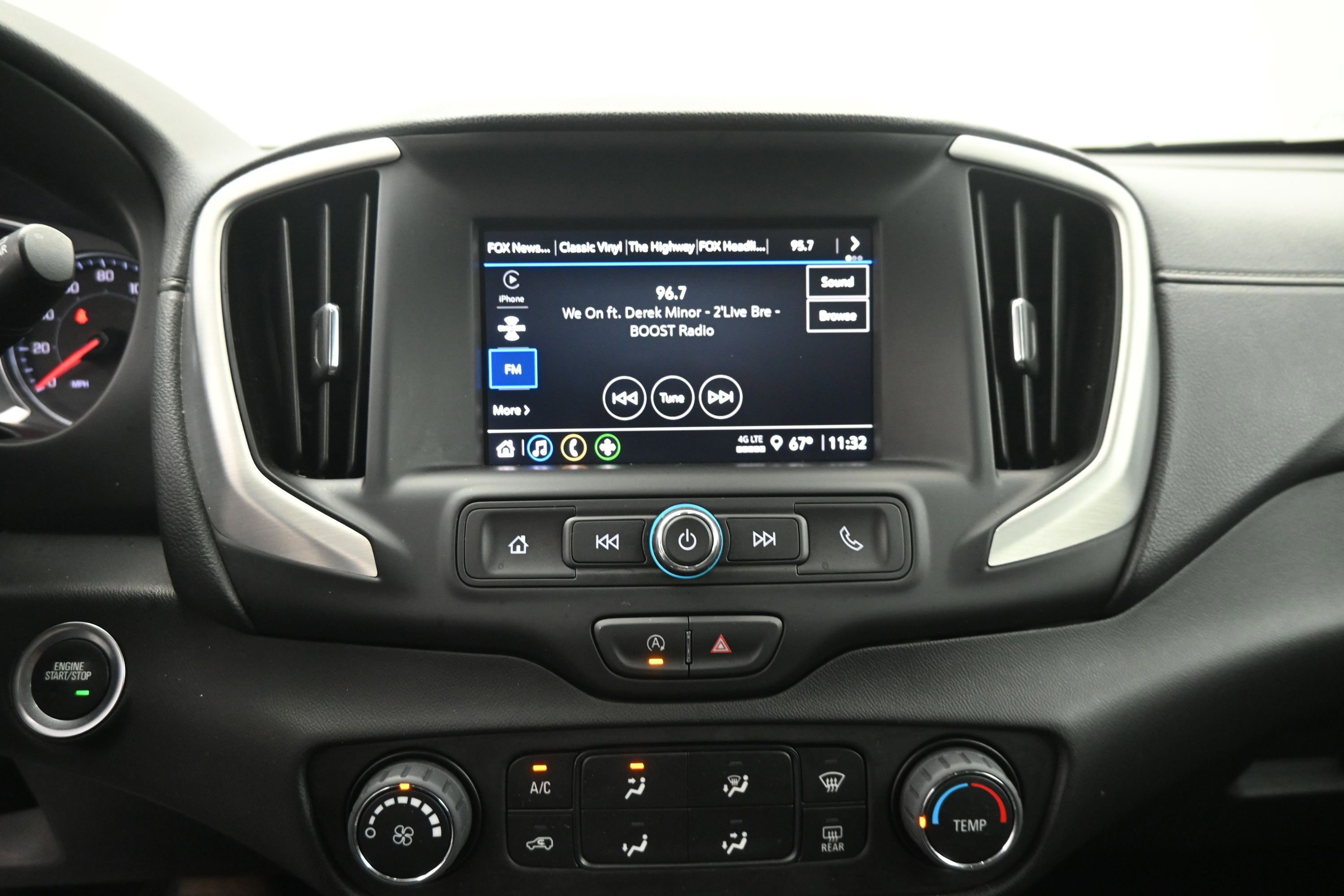 Used 2024 GMC Terrain SLE FWD image 16