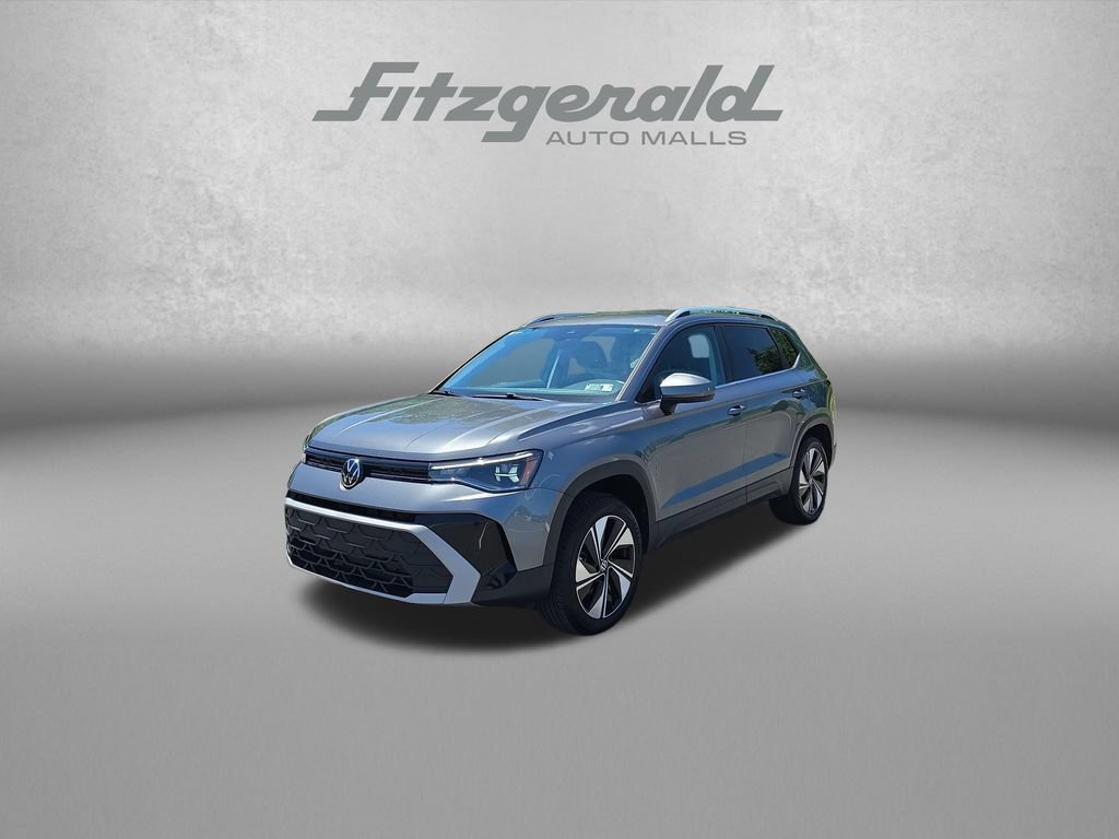 Used 2025 Volkswagen Taos SE AWD/4WD image 3