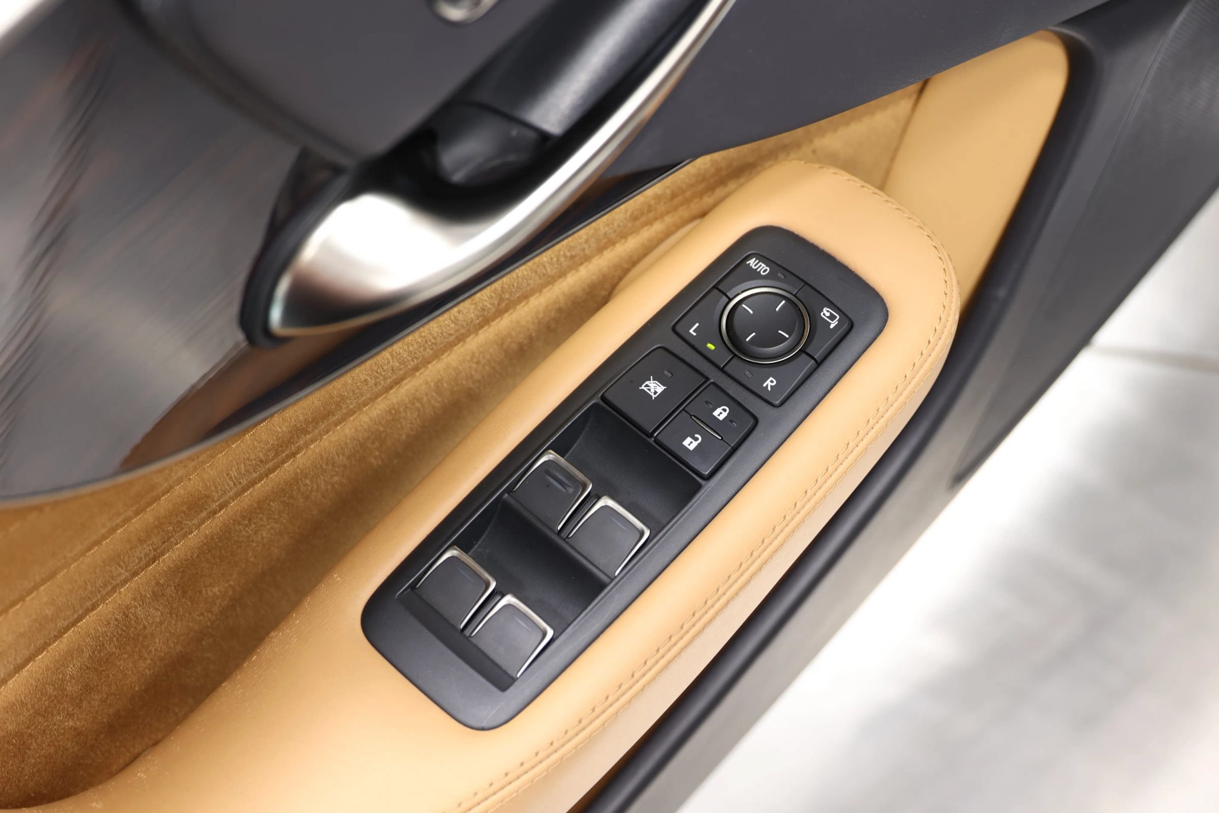 Used 2024 Lexus LS 500 w/ Interior Upgrade Package RWD image 11