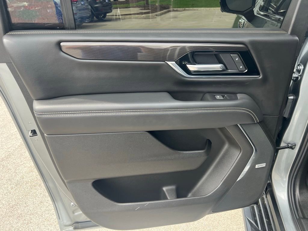 Used 2025 GMC Yukon XL Elevation image 21