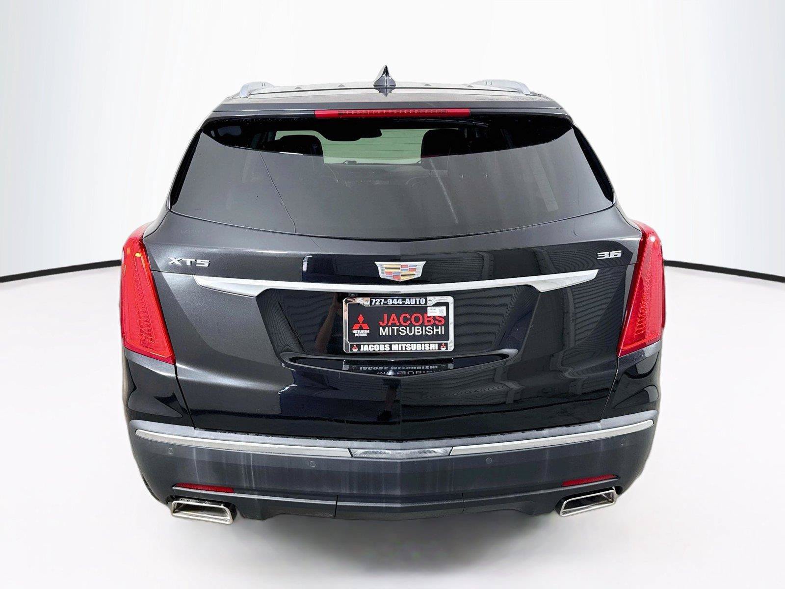 Used 2017 Cadillac XT5 Luxury w/ Driver Awareness Package FWD image 3