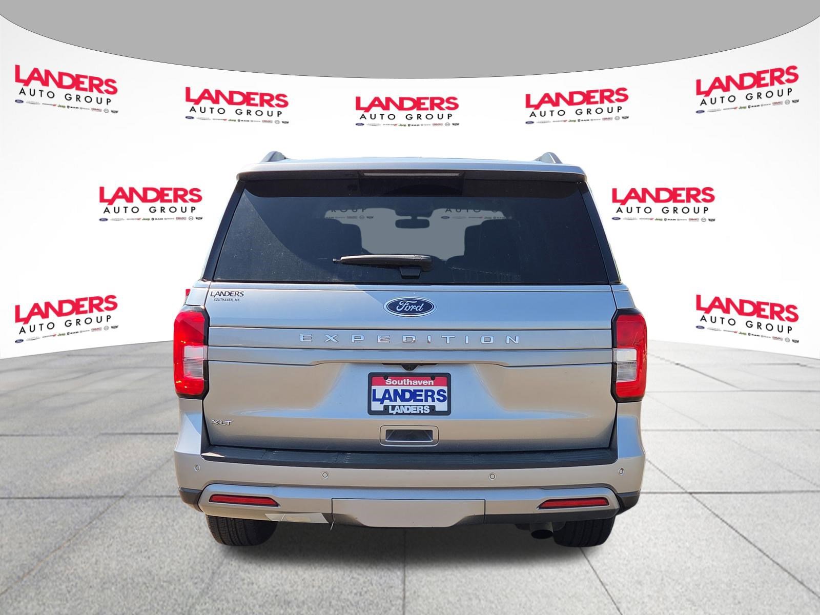 Used 2024 Ford Expedition XLT image 4