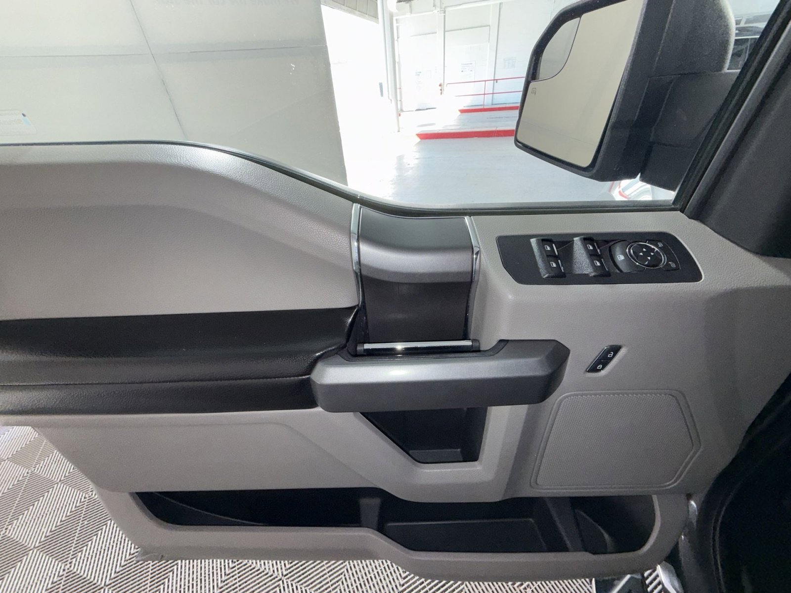 Used 2019 Ford F150 XLT w/ Equipment Group 302A Luxury AWD/4WD image 15