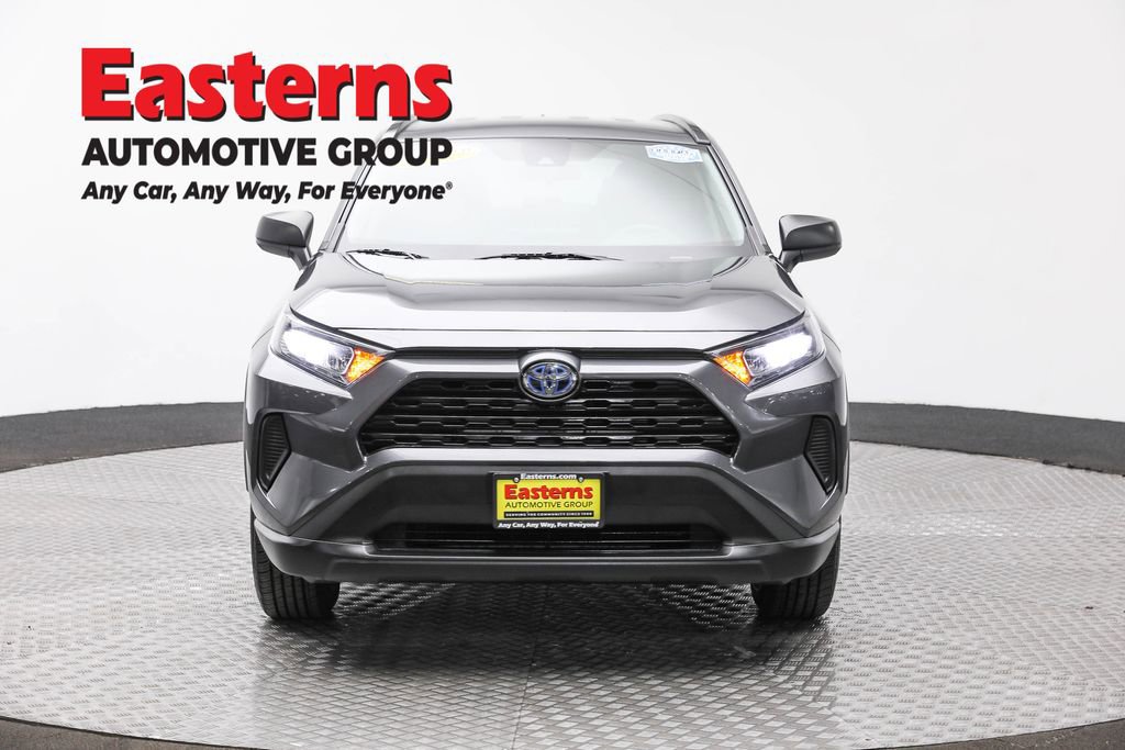 Used 2021 Toyota RAV4 LE image 2