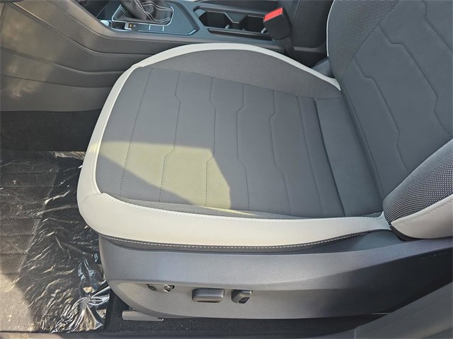 New 2025 Volkswagen Taos SE image 13
