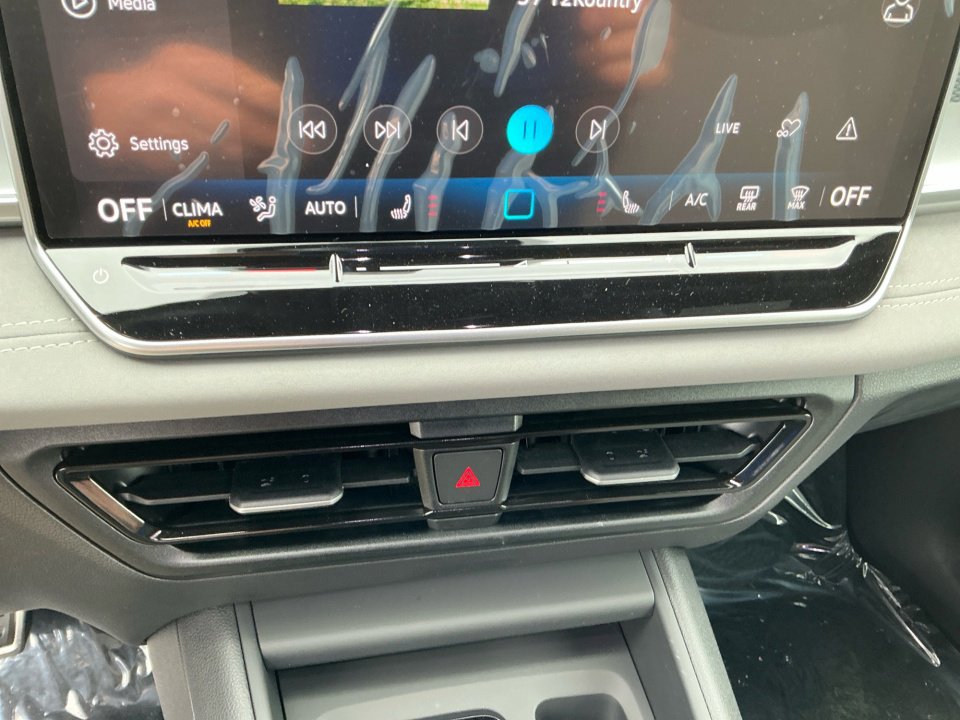 New 2026 Volkswagen Tiguan SE R-Line AWD/4WD image 17
