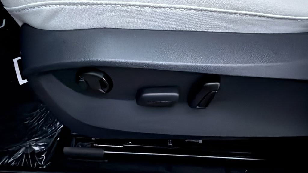 New 2026 Volkswagen Taos SE image 25