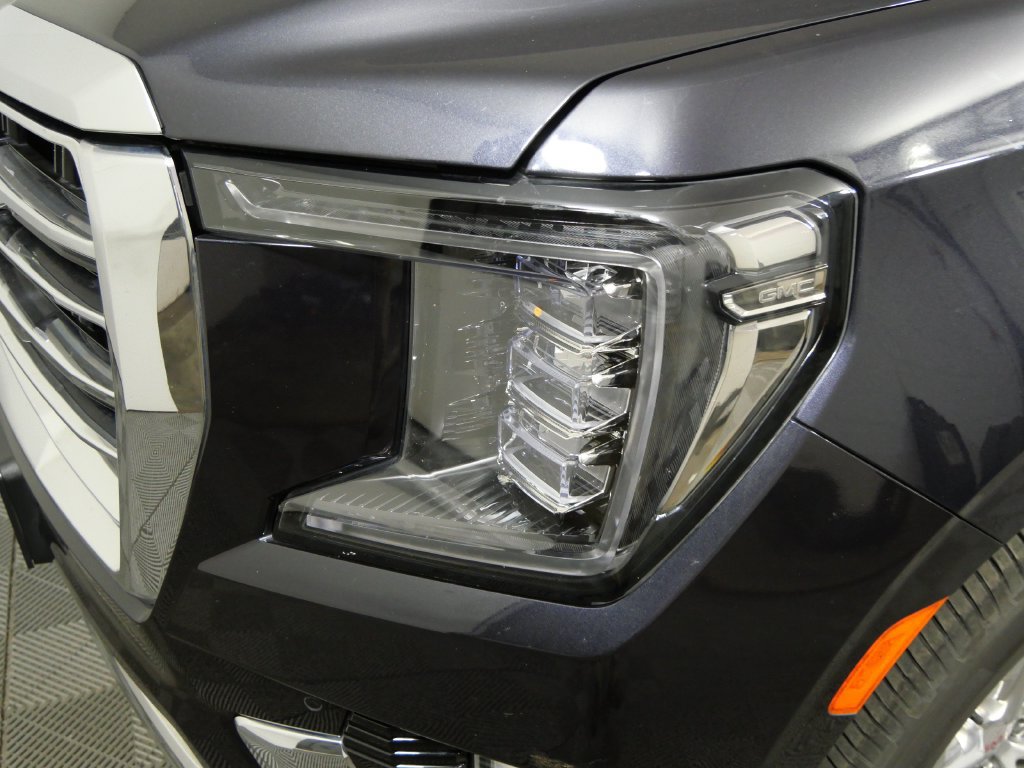 Used 2023 GMC Yukon SLT w/ SLT Premium Package AWD/4WD image 10