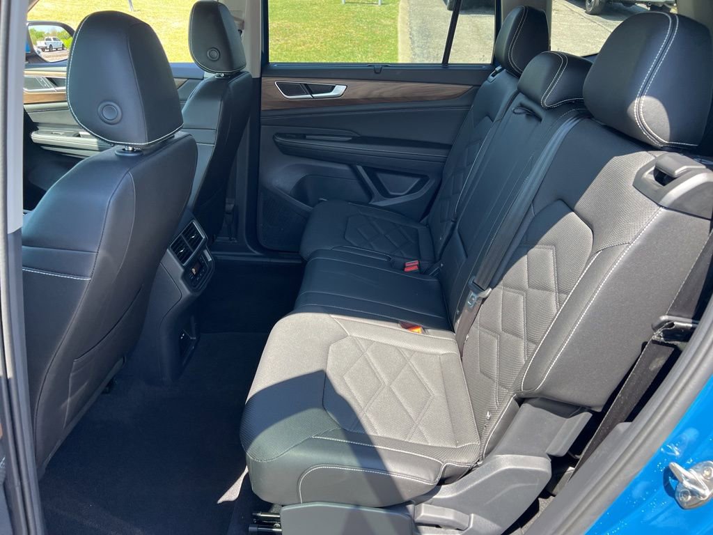 Used 2025 Volkswagen Atlas SE AWD/4WD image 25