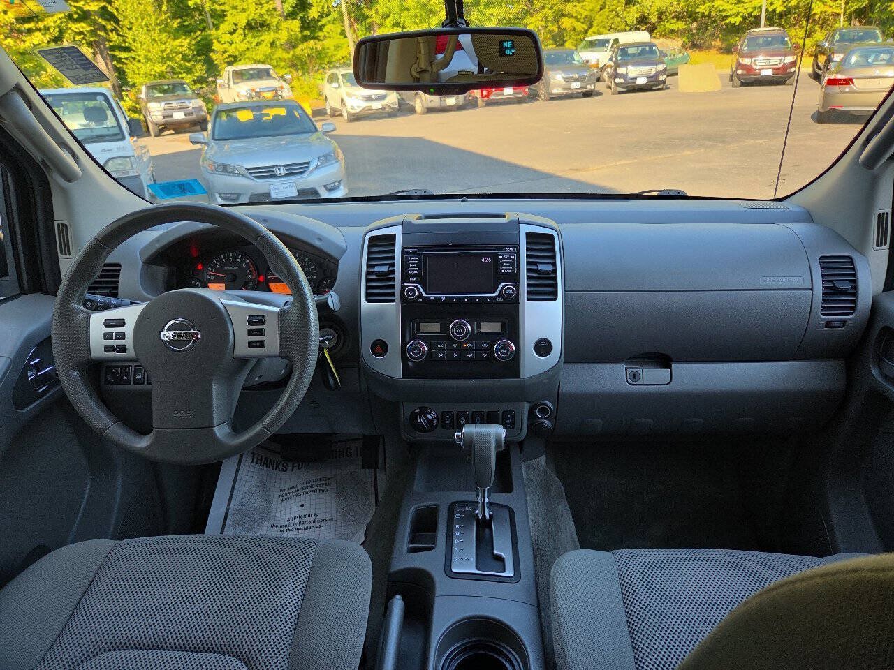 Used 2015 Nissan Frontier SV w/ SV Value Truck Package AWD/4WD image 13