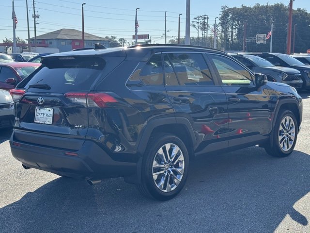 Used 2020 Toyota RAV4 XLE Premium image 5