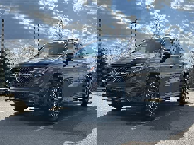 Used 2025 Mercedes-Benz GLC 300 4MATIC image 28