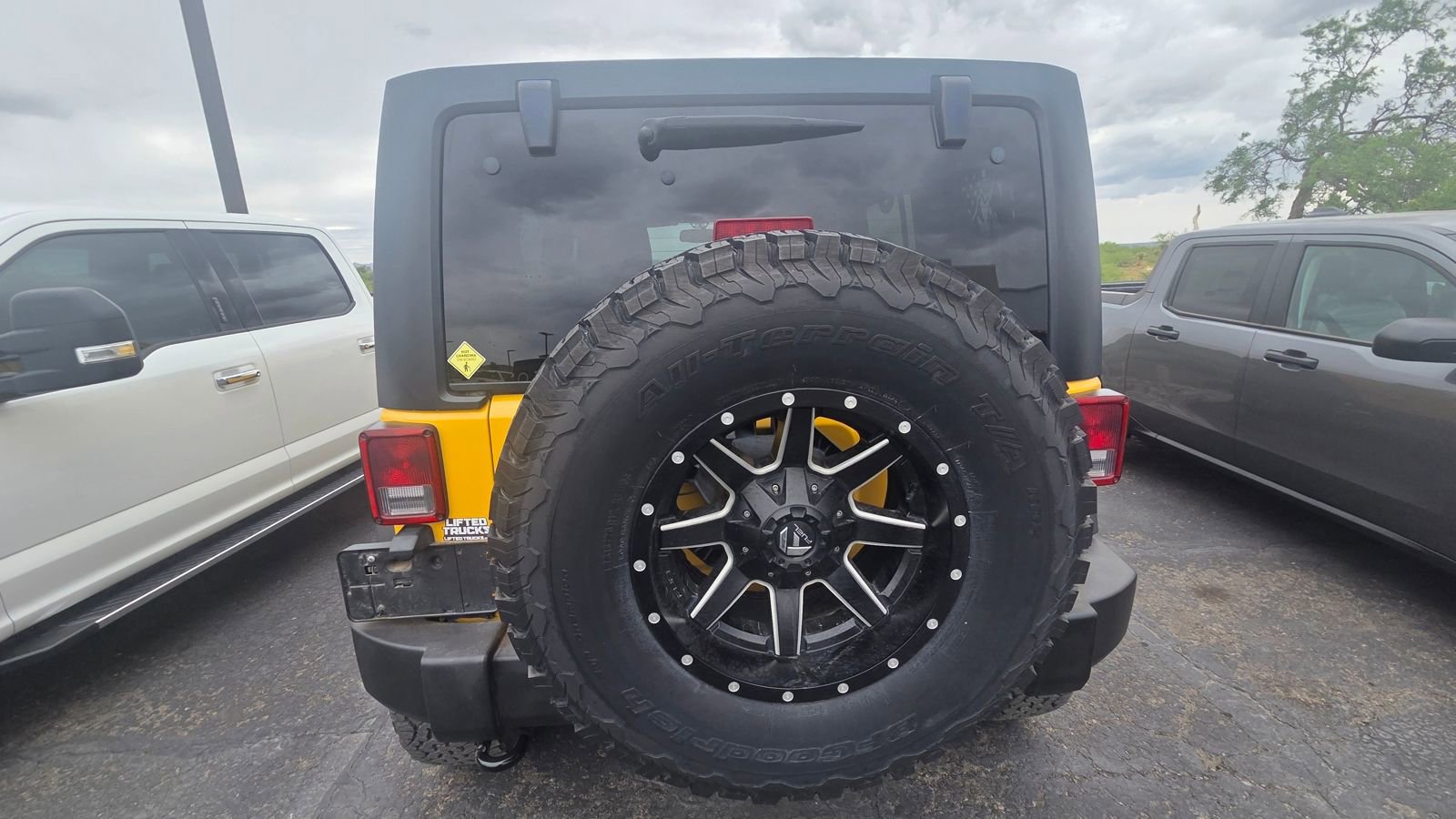Used 2015 Jeep Wrangler Unlimited Rubicon w/ Connectivity Group image 4