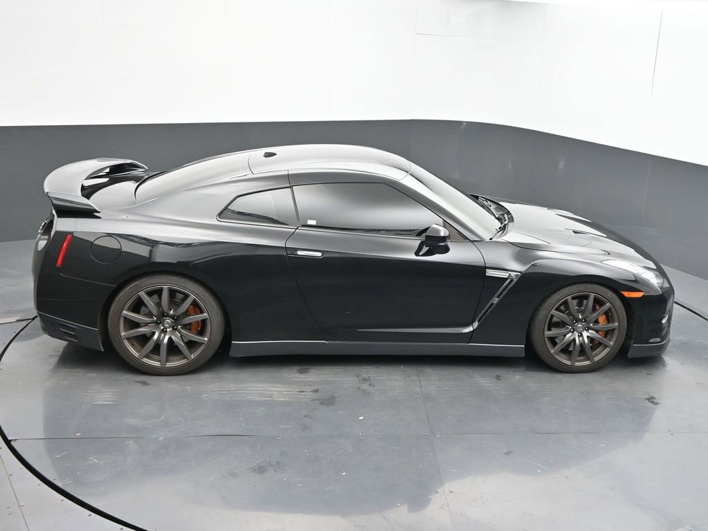 Used 2014 Nissan GT-R Premium image 38