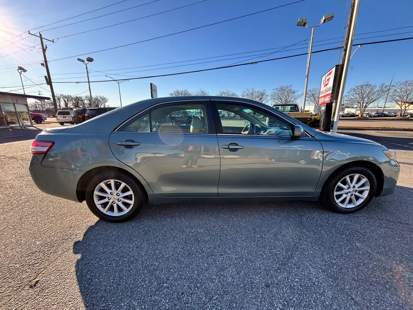 Used 2011 Toyota Camry XLE w/ XLE Extra-Value Pkg #1 image 7