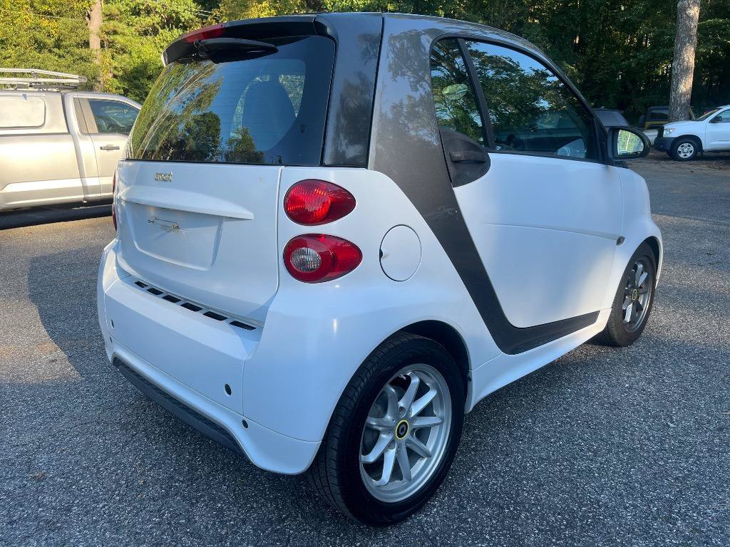 Used 2014 smart fortwo passion RWD image 5