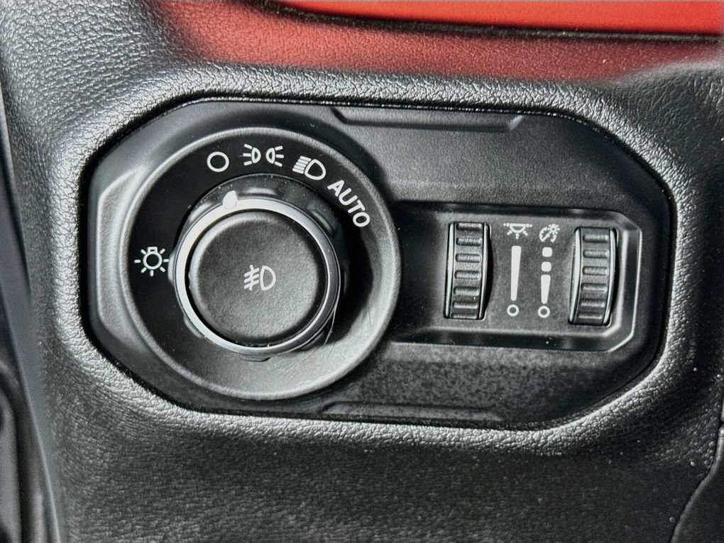 Used 2020 Jeep Wrangler Unlimited Rubicon w/ Steel Bumper Group AWD/4WD image 15