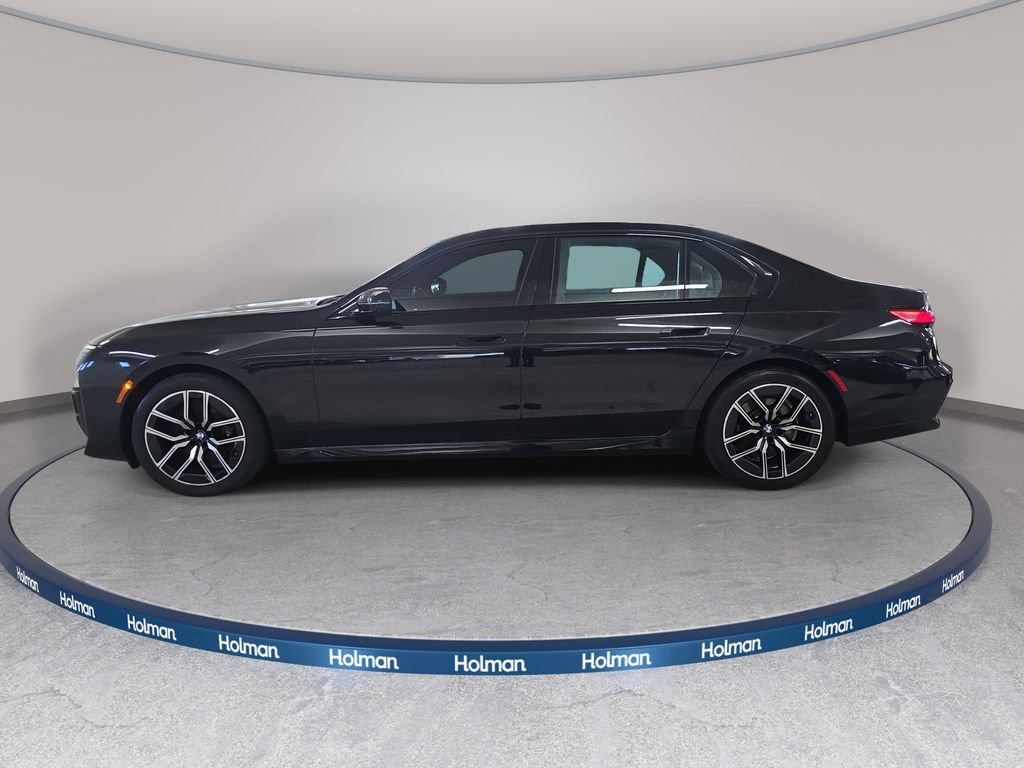 Used 2023 BMW 740i image 11