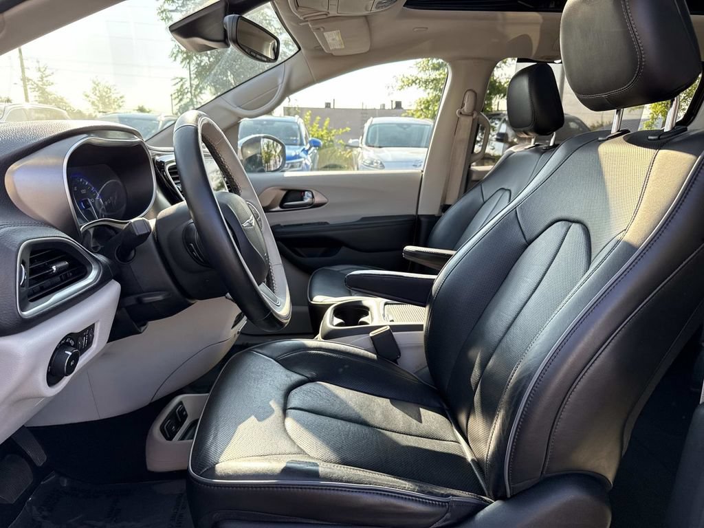 Used 2017 Chrysler Pacifica Limited FWD image 10
