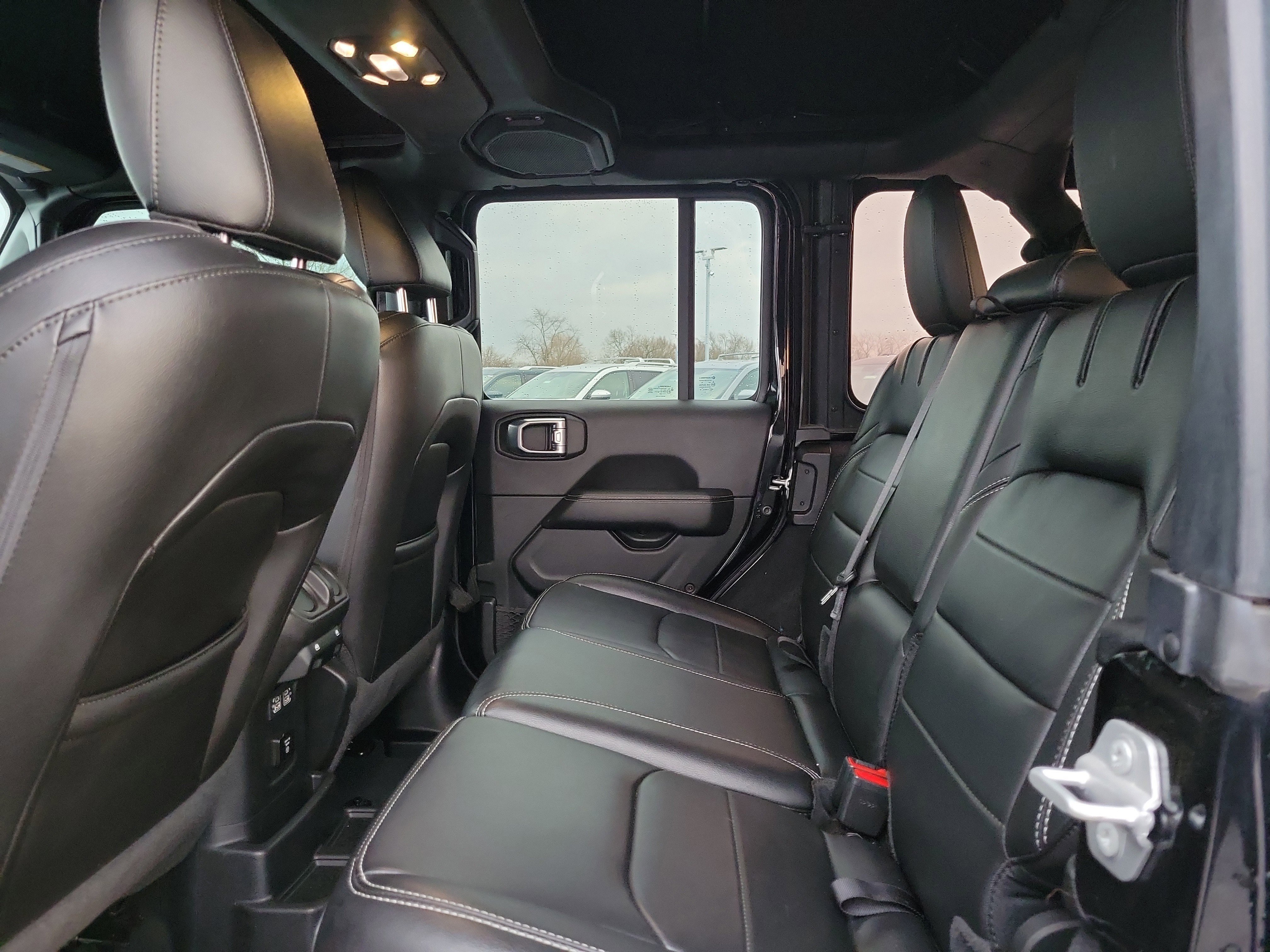 Used 2022 Jeep Wrangler Unlimited Sahara w/ Cold Weather Group image 11