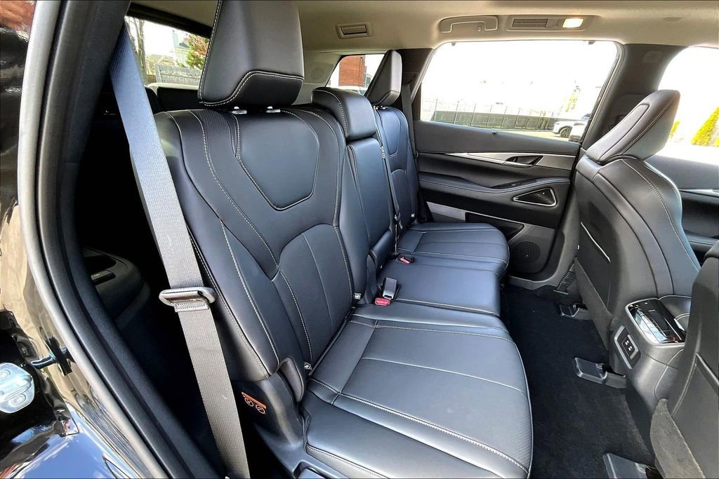 Certified 2026 INFINITI QX60 Luxe w/ Cargo Package image 30
