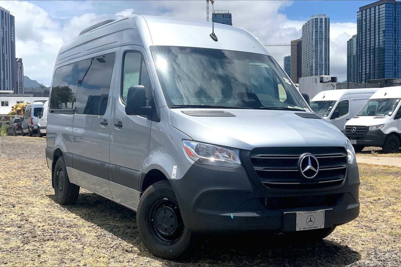 Used 2025 Mercedes-Benz Sprinter 2500 image 4