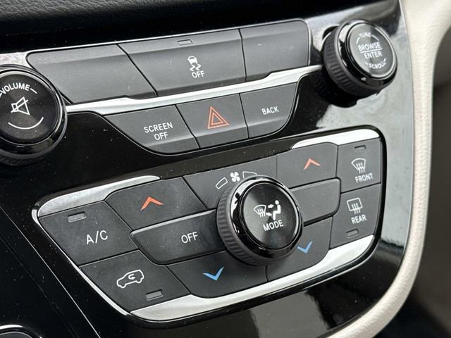 Used 2017 Chrysler Pacifica LX FWD image 17
