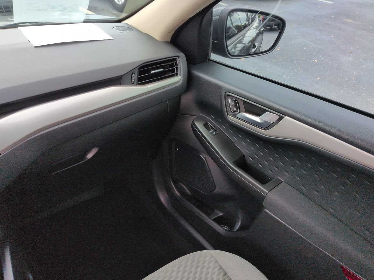 Used 2020 Ford Escape SE FWD image 17