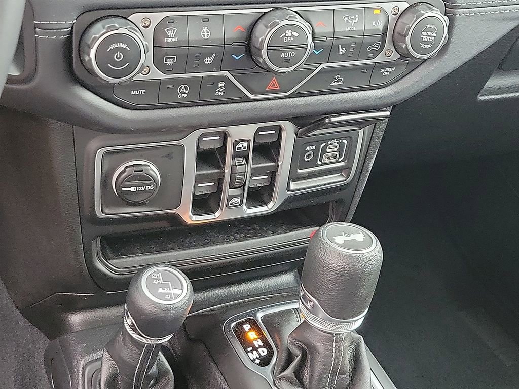 Used 2026 Jeep Wrangler Unlimited Sahara AWD/4WD image 17