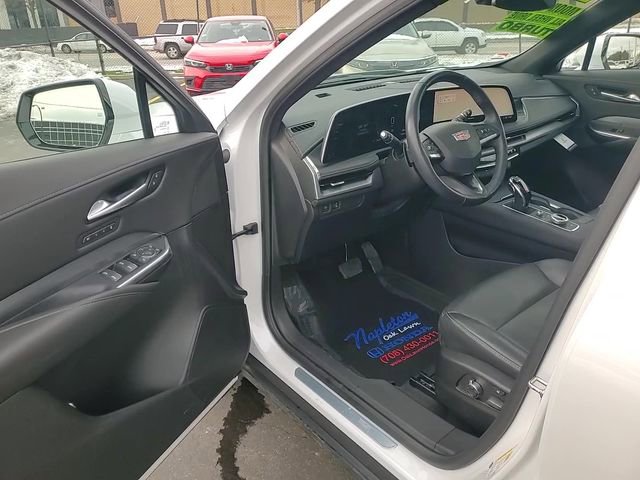 Used 2024 Cadillac XT4 Premium Luxury image 12