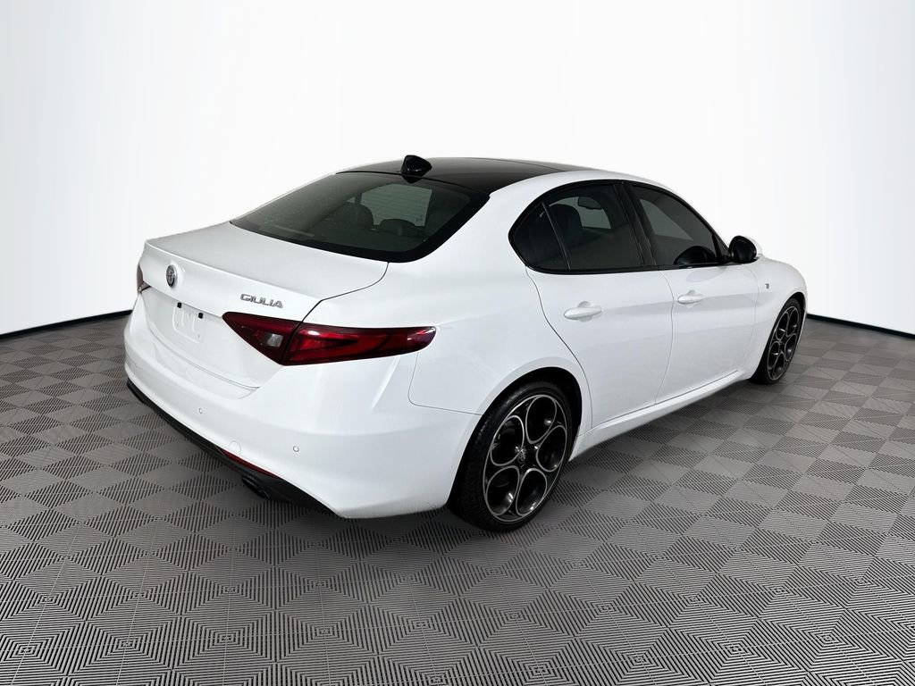 Used 2022 Alfa Romeo Giulia Ti image 8
