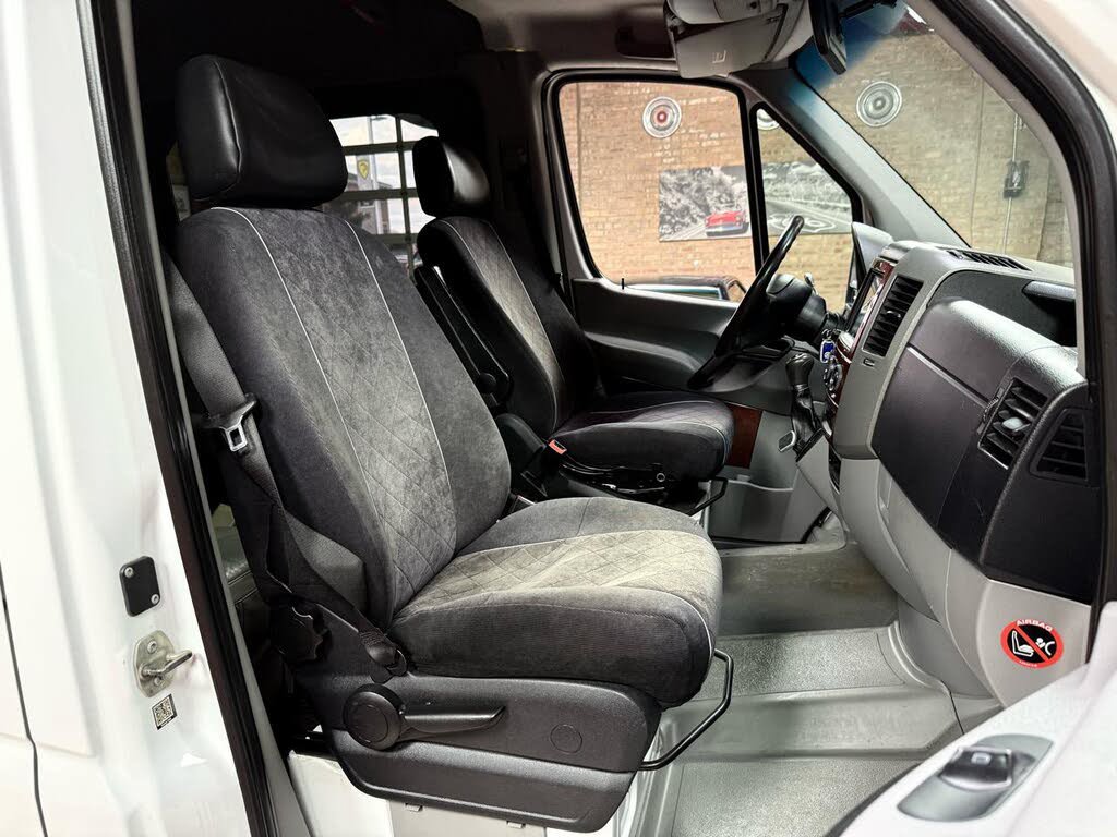 Used 2015 Freightliner Sprinter 2500 RWD image 21