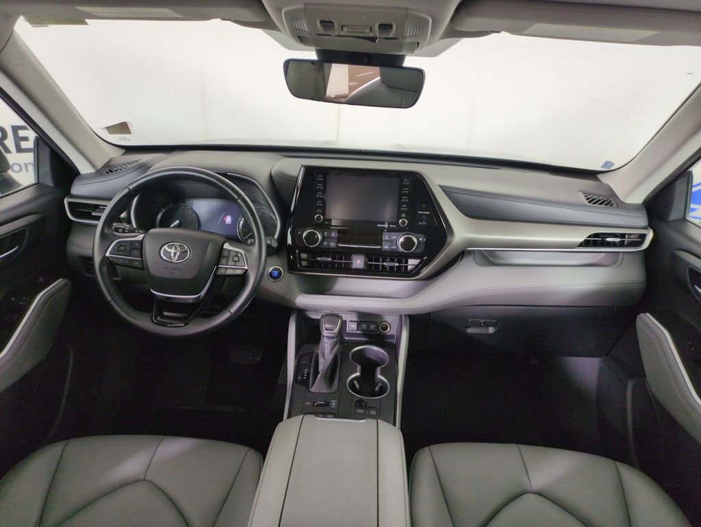 Used 2020 Toyota Highlander XLE image 14