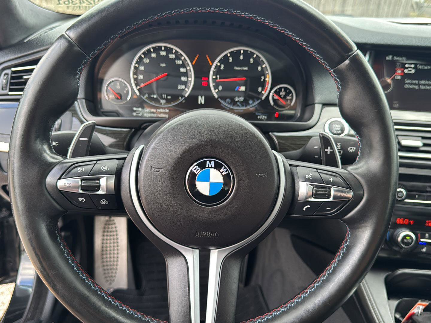 Used 2016 BMW M5 image 18