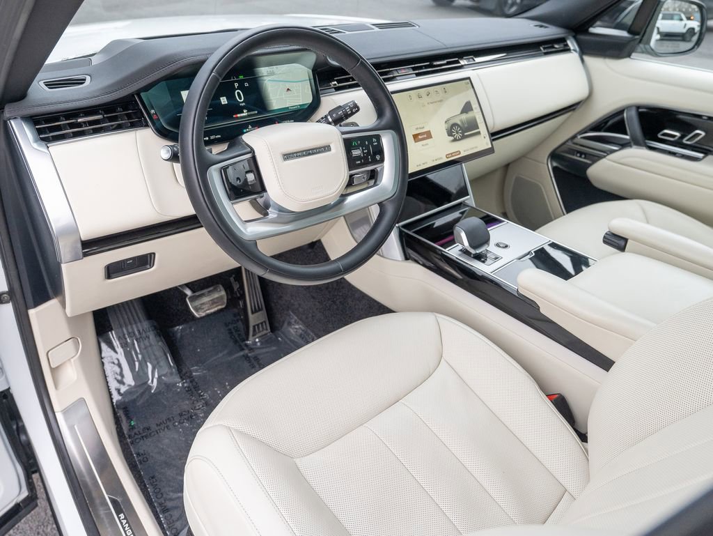 Certified 2025 Land Rover Range Rover SE image 12